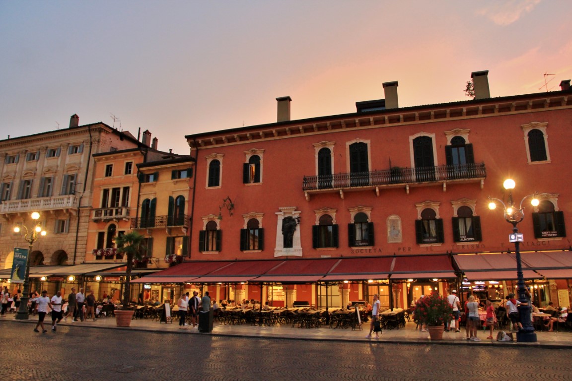 Foto: Anochecer - Verona (Veneto), Italia