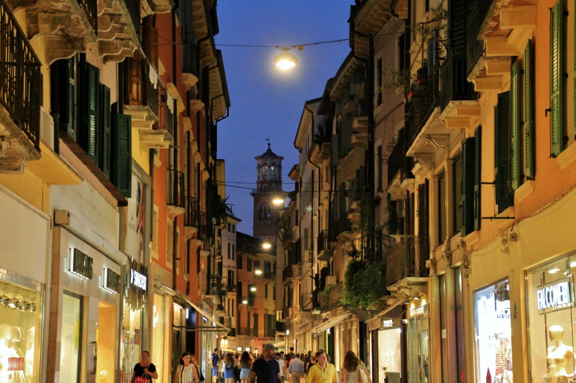 Foto: Anochecer - Verona (Veneto), Italia