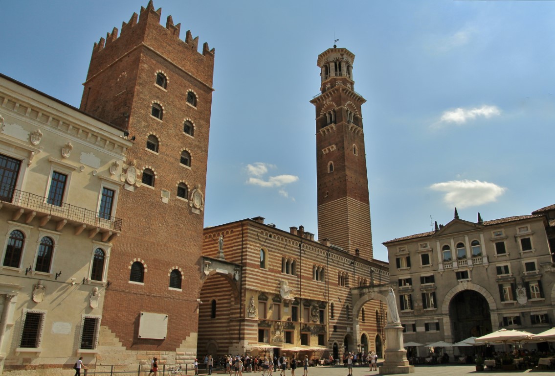Foto: Plaza de la Erbe - Verona (Veneto), Italia
