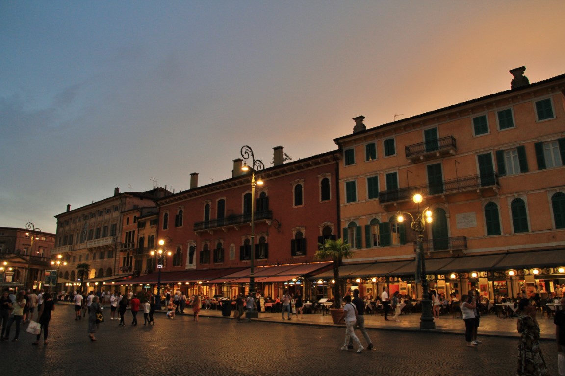 Foto: Anochecer - Verona (Veneto), Italia