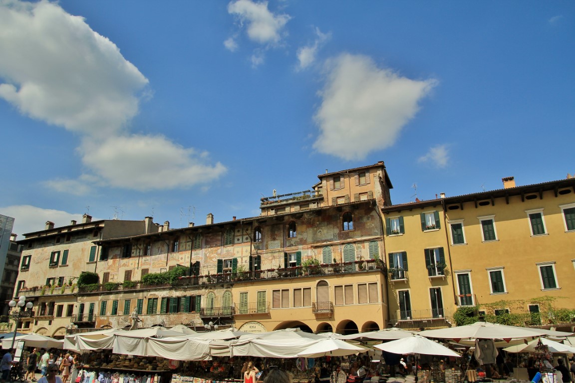 Foto: Plaza de la Erbe - Verona (Veneto), Italia