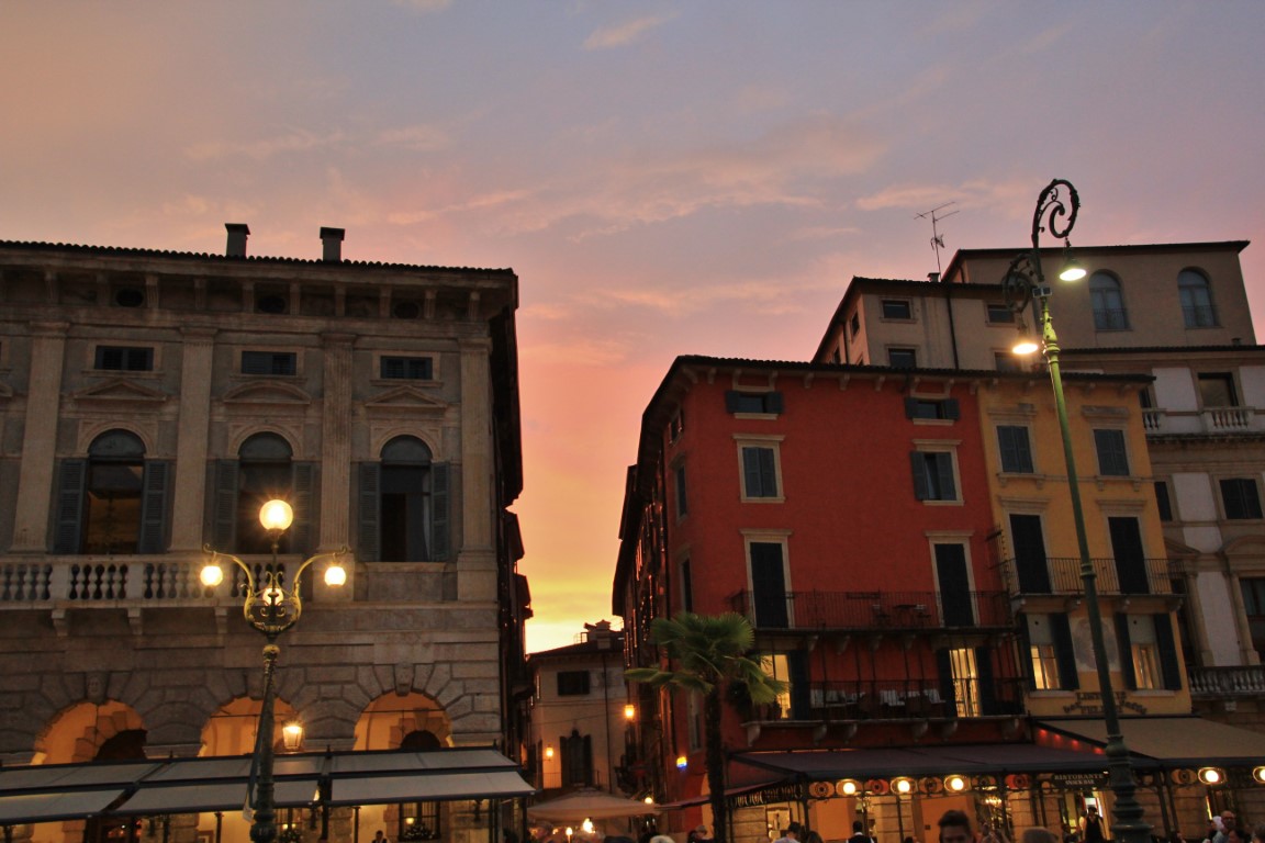 Foto: Anochecer - Verona (Veneto), Italia