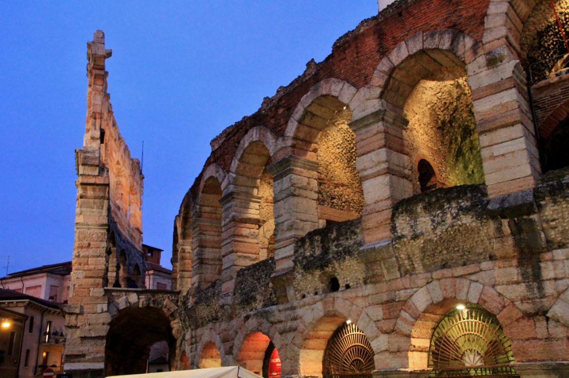 Foto: Anochecer - Verona (Veneto), Italia