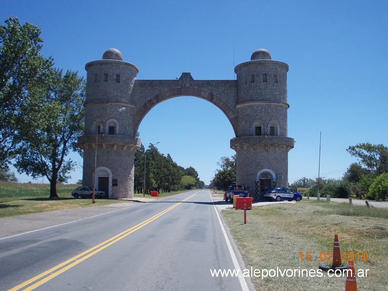 Foto: Arco de acceso a Cordoba - Corral De Bustos (Córdoba), Argentina