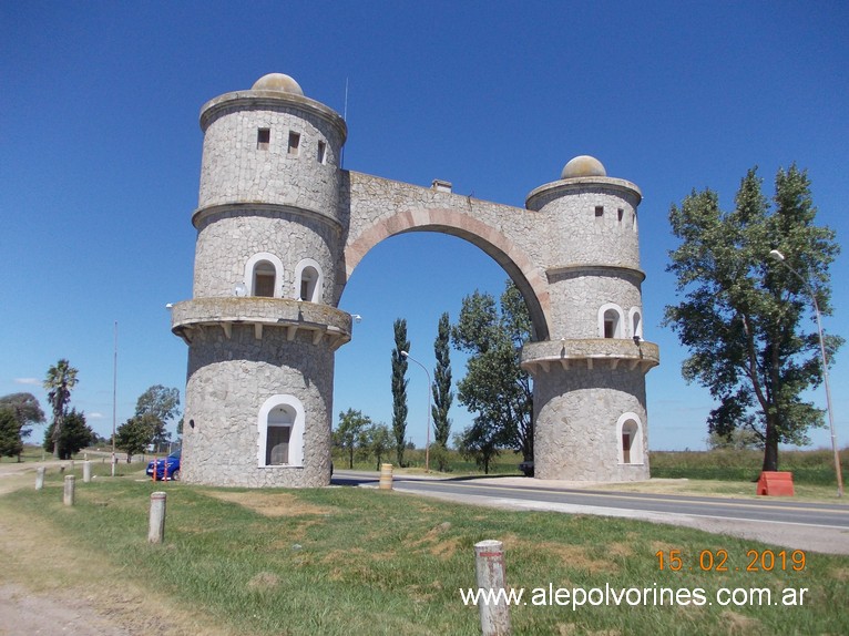 Foto: Arco de acceso a Cordoba - Corral De Bustos (Córdoba), Argentina