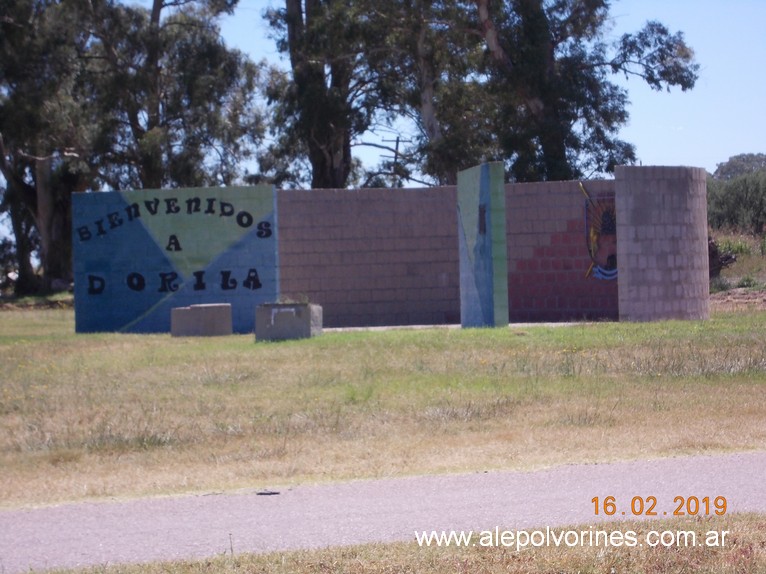 Foto: Acceso a Dorila - Dorila (La Pampa), Argentina