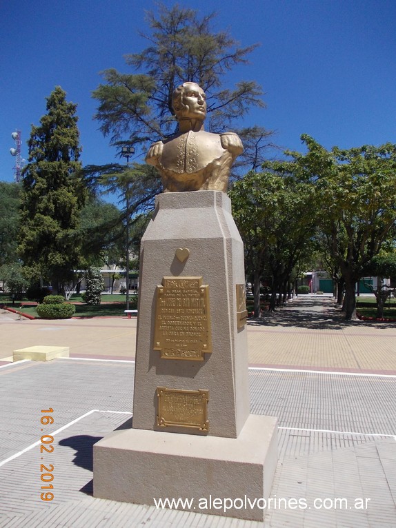 Foto: Busto Gral San Martin Quemu Quemu - Quemu Quemu (La Pampa), Argentina