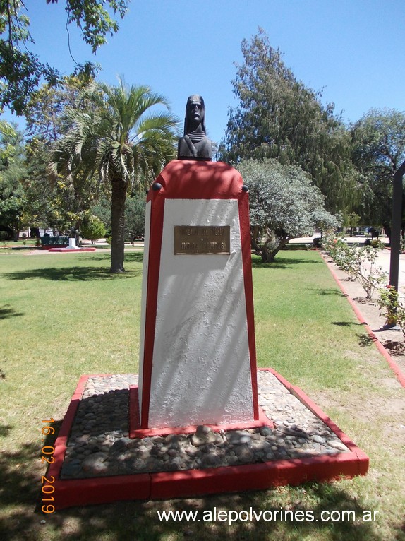 Foto: Monumento al indio Pampa - Quemu Quemu (La Pampa), Argentina