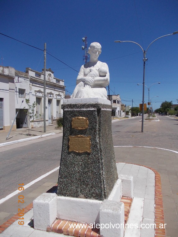 Foto: Monumento a la Madre Quemu Quemu - Quemu Quemu (La Pampa), Argentina