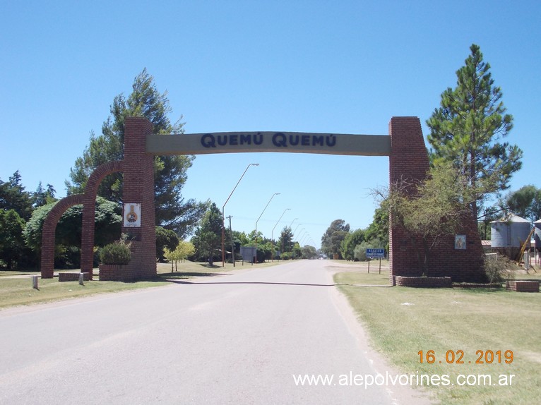 Foto: Acceso a Quemu Quemu - Quemu Quemu (La Pampa), Argentina