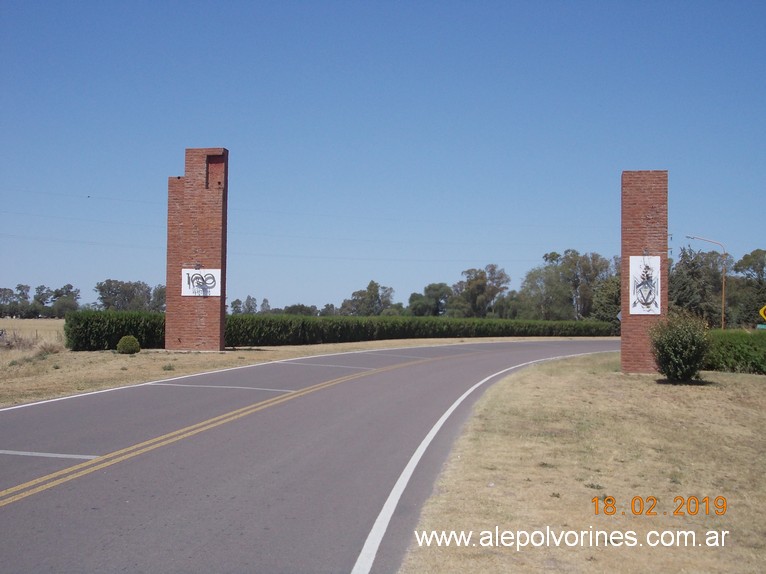 Foto: Acceso a Alpachiri - Alpachiri (La Pampa), Argentina