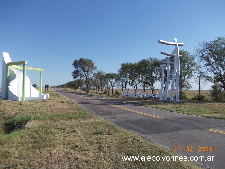 Foto: Acceso a Abramo - Abramo (La Pampa), Argentina