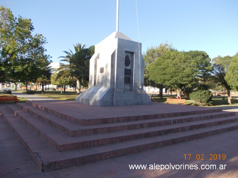 Foto: Bernasconi Plaza 25 de Mayo - Bernasconi (La Pampa), Argentina