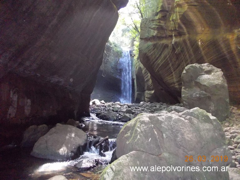 Foto Cascata E Gruta Andorinhas Riozinho BR Rolante (Rio Grande do Sul), Brasil Foto Cascata E Gruta Andorinhas Riozinho BR Rolante (Rio Grande do Sul), Brasil