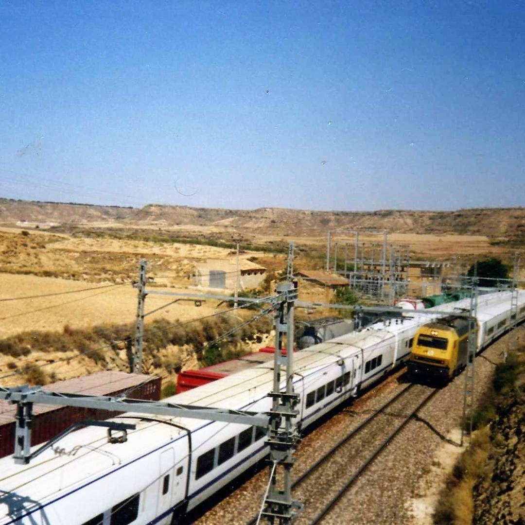 Foto: Cruce de trenes - El Tormillo (Huesca), España