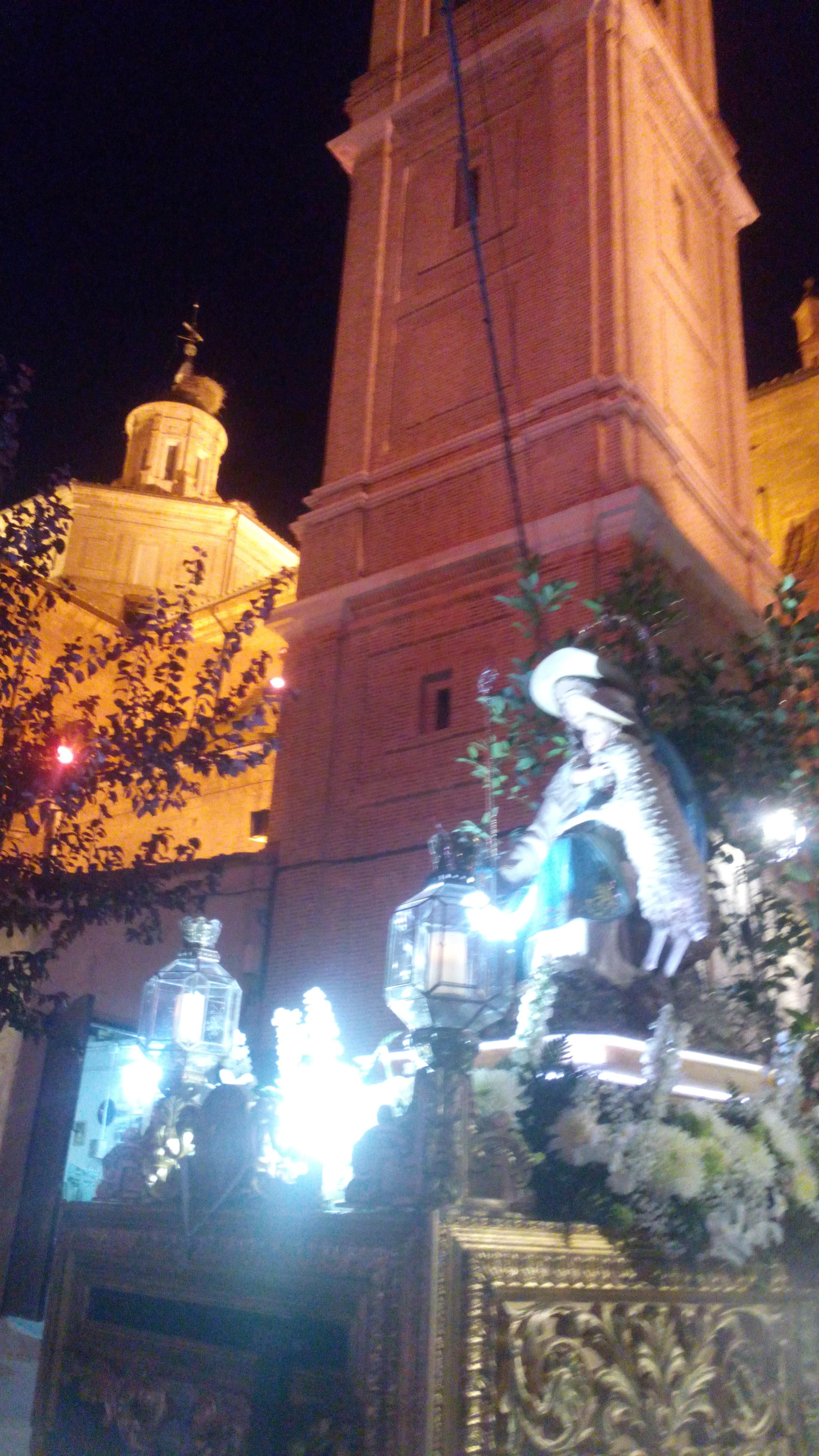 Foto: La Divina Pastora junto al Santo Sepulcro - Calatayud (Zaragoza), España