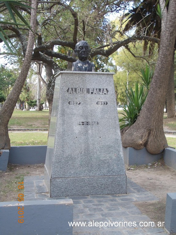 Foto: Busto Albio Faija - Villa Dominico - Villa Dominico (Buenos Aires), Argentina