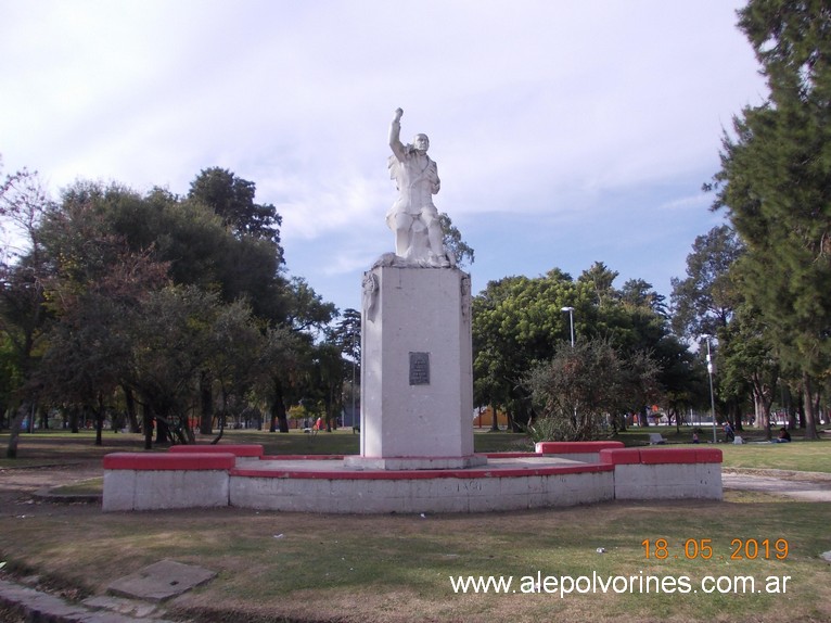 Foto: Monumento a Sarmiento - Villa Dominico - Villa Dominico (Buenos Aires), Argentina