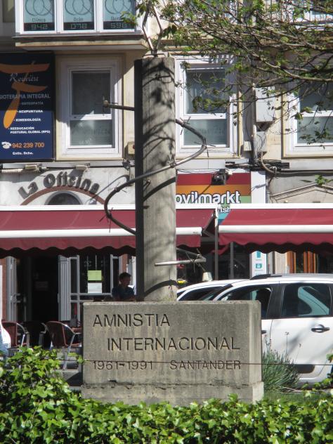 Foto: Monumento a Amnistía Internacional en el centro de la ciudad - Santander (Cantabria), España