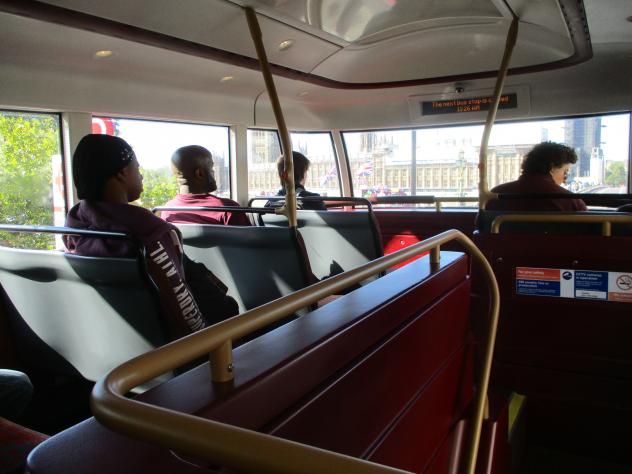 Foto: En la parte superior de un autobus de dos pisos - Londres (England), El Reino Unido