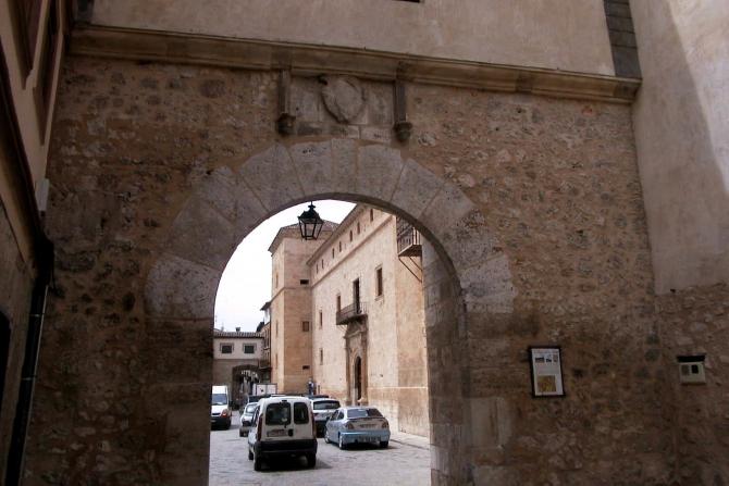 Foto: Arco de entrada a la Villa Ducal - Pastrana (Guadalajara), España