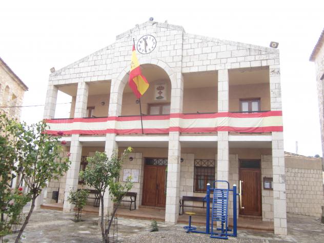 Foto: Edificio que alberga el ayuntamiento de la localidad - Escariche (Guadalajara), España