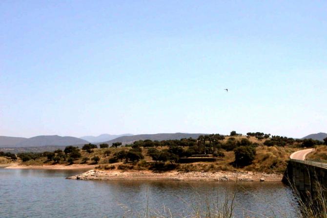Foto: Embalse que acumula las aguas del río Guadiana - Guadalupe (Cáceres), España