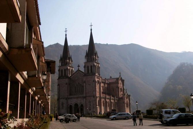 Foto: Santuario de Nuestra Señora de Covadonga - Cangás de Onís (Asturias), España