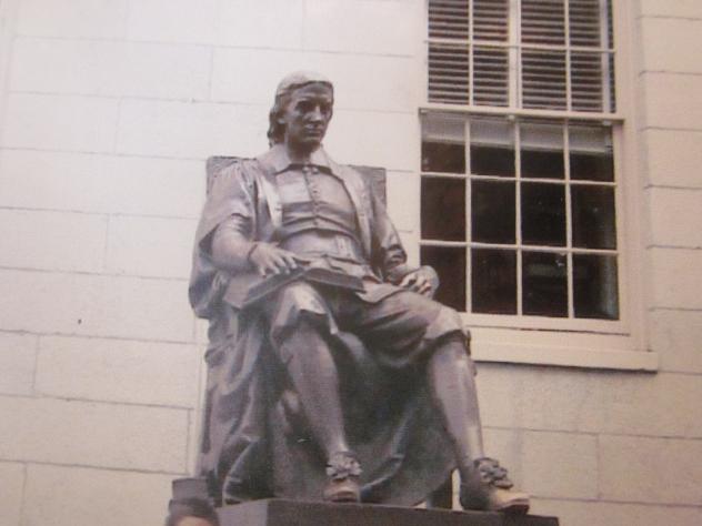 Foto: Monumento al fundador de la universidad John Harvard - Harvard (Massachusetts), Estados Unidos