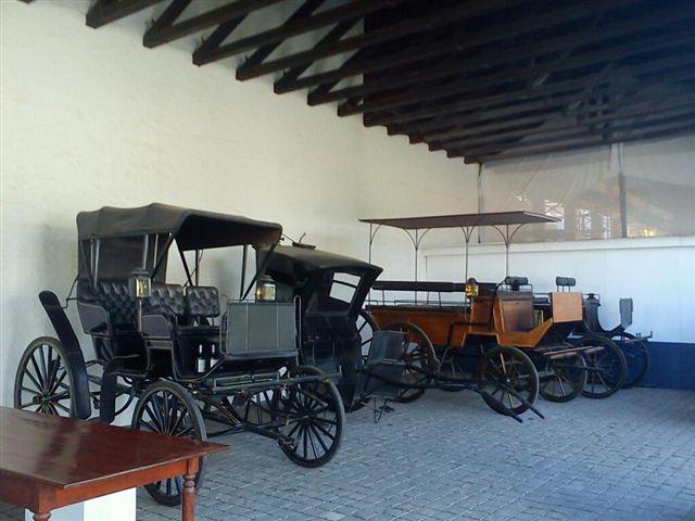 Foto: Colección de antigüos carruajes en las viñas Undurraga - Talagante (Región Metropolitana), Chile