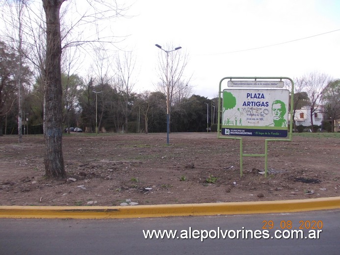 Foto: Plaza Artigas - Los Polvorines (Buenos Aires), Argentina