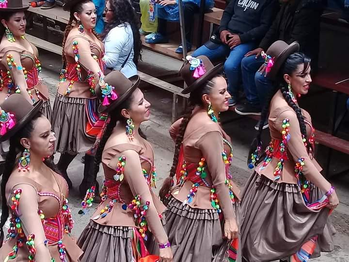 Foto: Ñaupa chola - Ciudad de Oruro (Oruro), Bolivia
