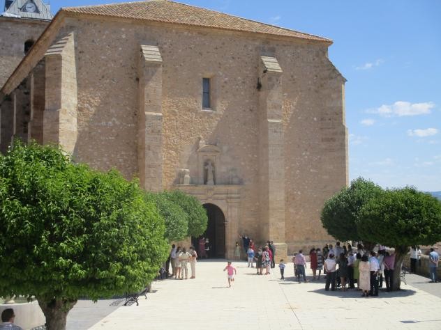 Foto: Salida de misa un domingo - Albares (Castilla La Mancha), España