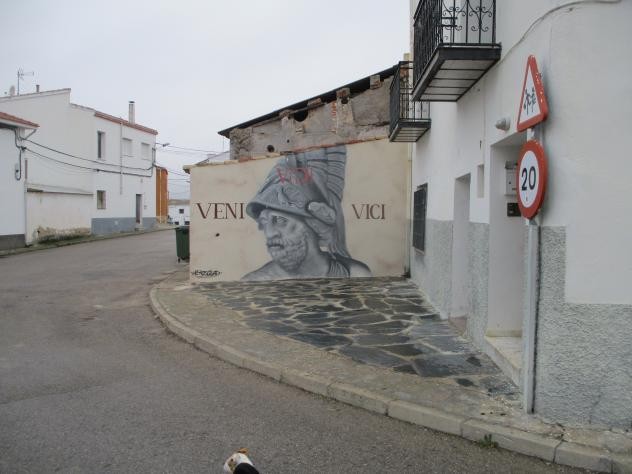 Foto: Calle con pintura mural de temática romana - Driebes (Castilla La Mancha), España