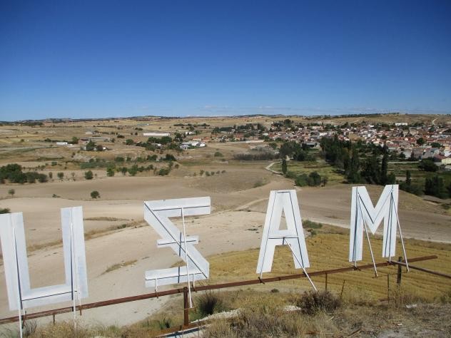 Foto: Letras en el Cerro Redondo - Mazuecos (Castilla La Mancha), España