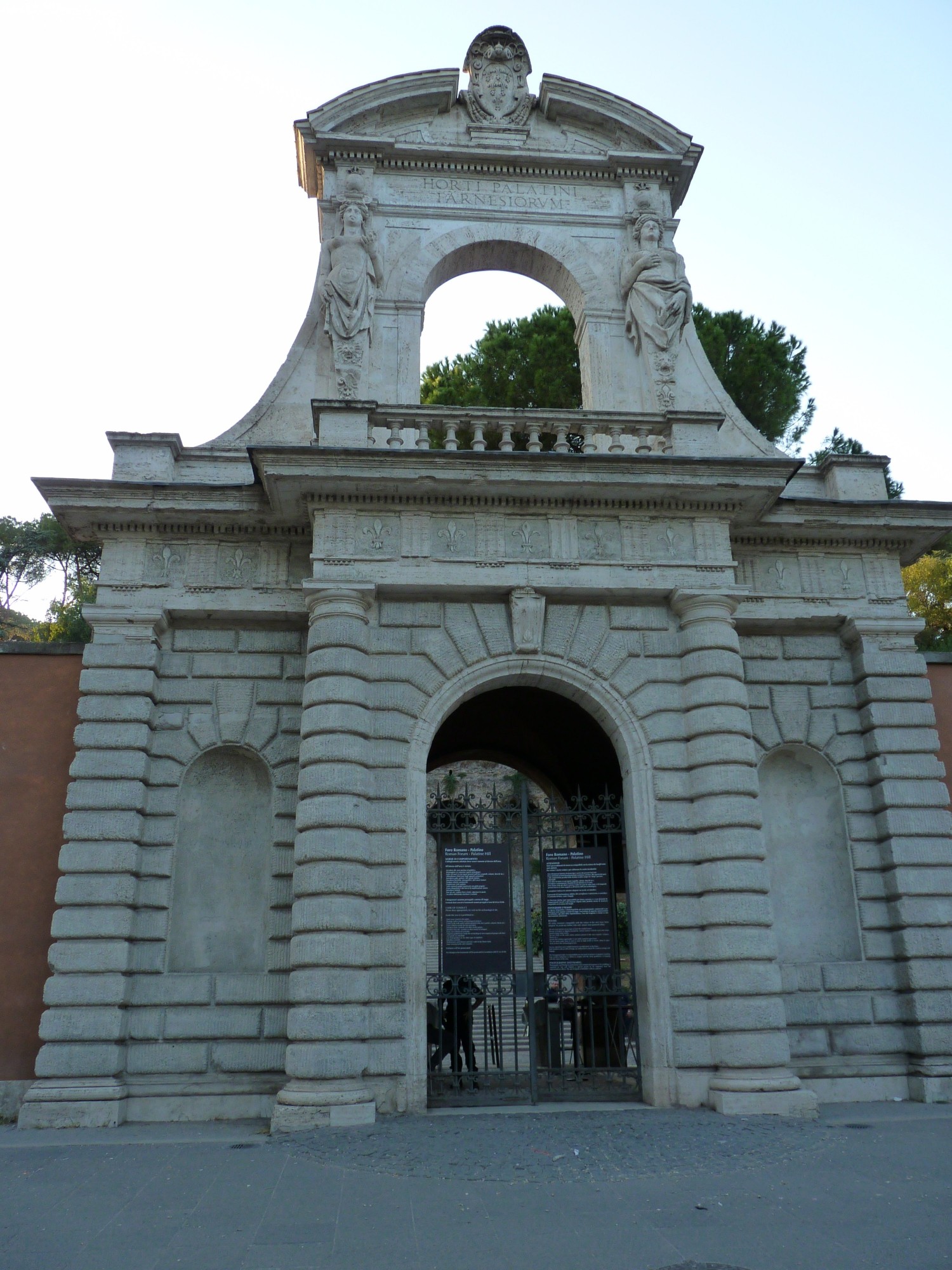 Foto: Entrada al Foro Romano - Roma (Latium), Italia