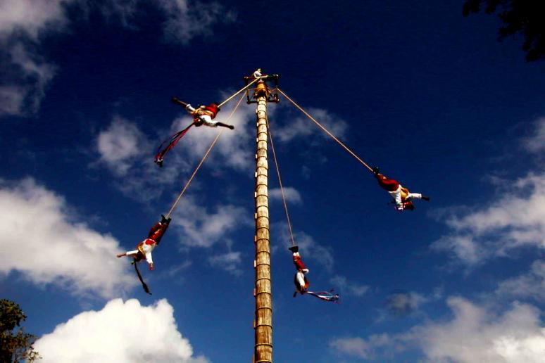 Foto: Los hombres pájaro - XCaret (Quintana Roo), México