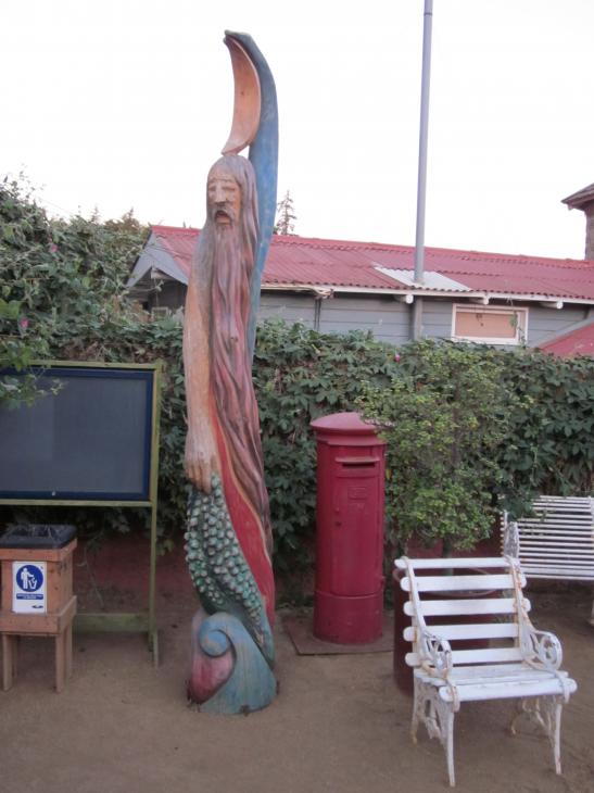 Foto: Escultura de madera en la casa del poeta - Isla Negra (Valparaíso), Chile