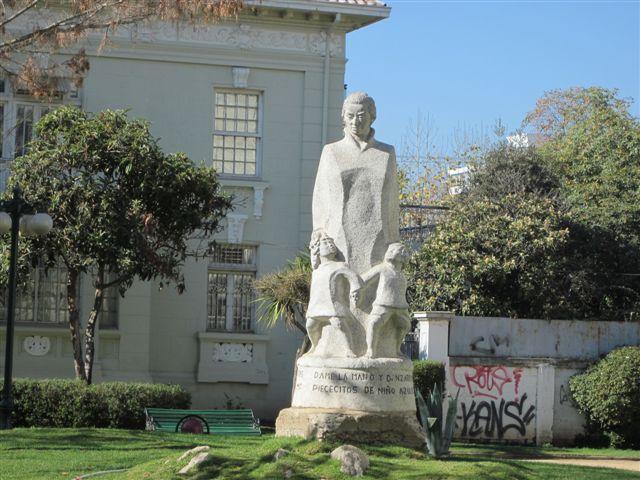 Foto: Monumento a la poetisa Gabriela Mistral - Viña del Mar (Valparaíso), Chile