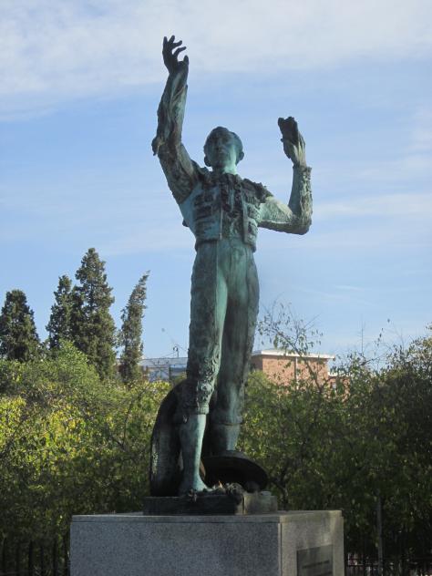 Foto: Monumento al torero Manolete en la calle de Alcalá - Madrid (Comunidad de Madrid), España