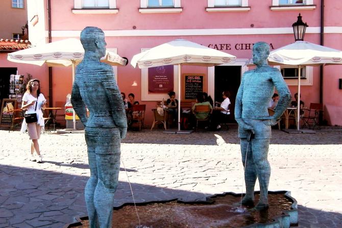Foto: Piss una escultura realizada por el artista local David Cerny - Praga (Hlavní Mesto Praha), República Checa