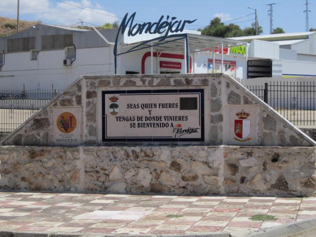 Foto: Bonito mensaje de bienvenida al pueblo - Móndejar (Guadalajara), España