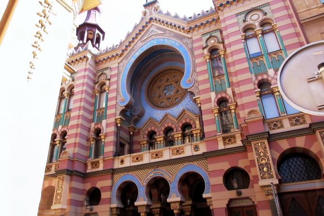 Foto: La colorida fachada de la sinagoga de Jerusalem - Praga (Hlavní Mesto Praha), República Checa