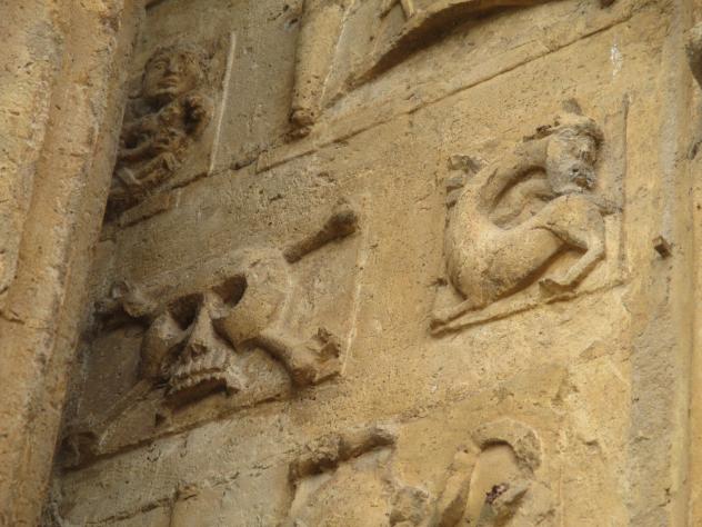 Foto: Detalle de la portada plateresca de la iglesia - Móndejar (Guadalajara), España