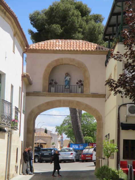 Foto: El reconstruido Arco de la Villa - Móndejar (Guadalajara), España