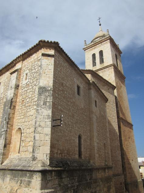 Foto: Vista lateral de la iglesia parroquial - Móndejar (Guadalajara), España