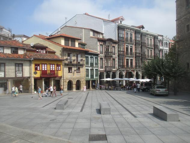 Foto: La plaza de Álvarez Acebal - Áviles (Asturias), España