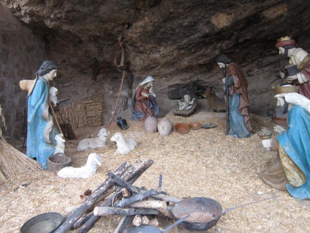 Foto: Nacimiento de tamaño real en un lateral de la iglesia - Almoguera (Guadalajara), España