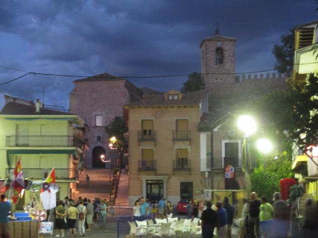 Foto: Atardecer en el pueblo el día del mercado medieval - Almoguera (Guadalajara), España