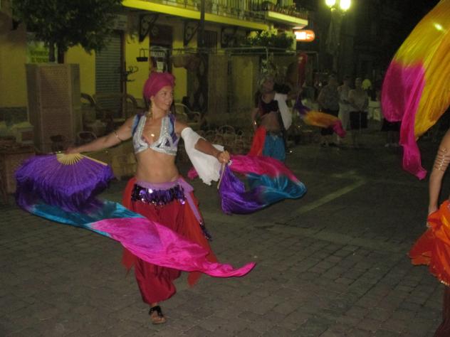 Foto: Danza de vientre en la noche mora - Almoguera (Guadalajara), España